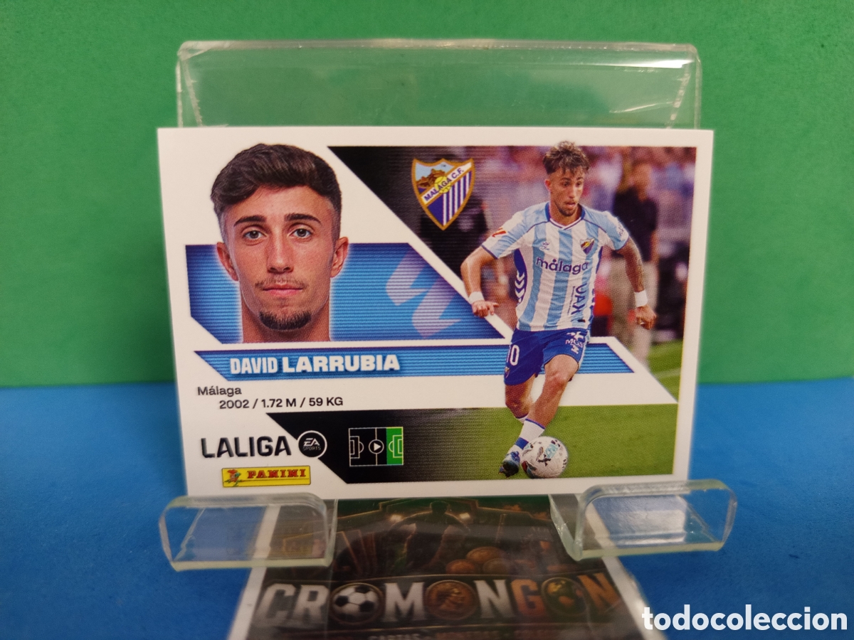 Cartes &agrave; collectionner de Football: ❇️ CROMO ⚽ 16.- LARRUBIA (MALAGA) - COLECCIONES ESTE 2026/27 (PANINI) ❇️