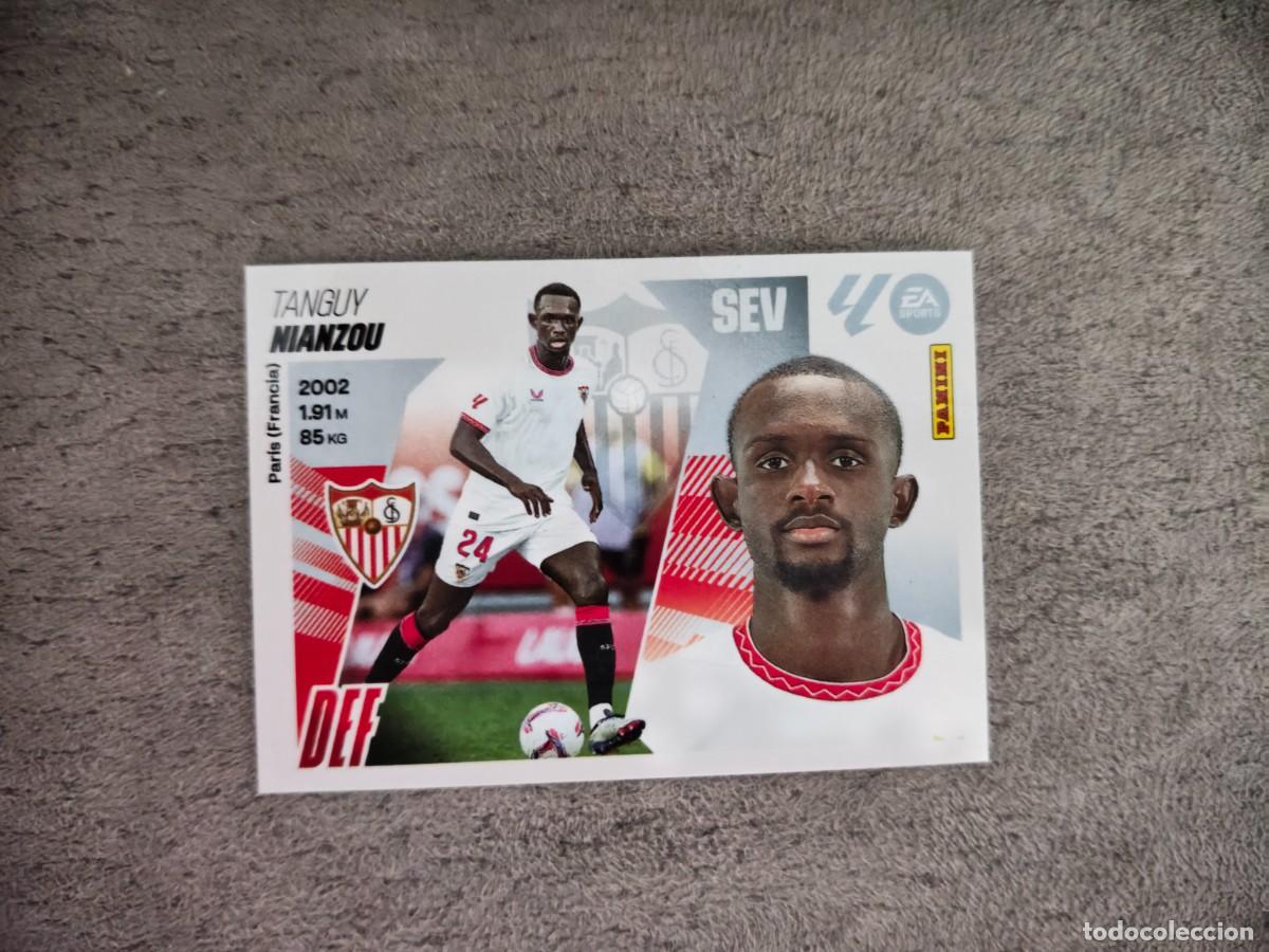 Figurine di Calcio: Cromo 9 TANGUY NIANZOU SEVILLA FC. Colecci&oacute;n LALIGA F&uacute;tbol 2025-2026 PANINI Nuevo