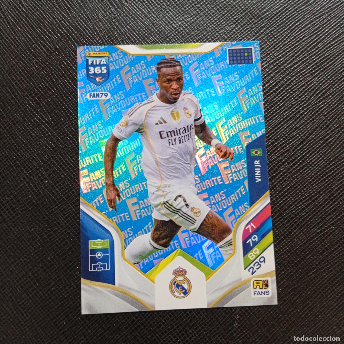 Cartes &agrave; collectionner de Football: FAN79 VINI VINICIUS JR REAL MADRID ADRENALYN 2025 2026 FIFA 365 CROMO FUTBOL 25 26 - A215 PG56 AZUL