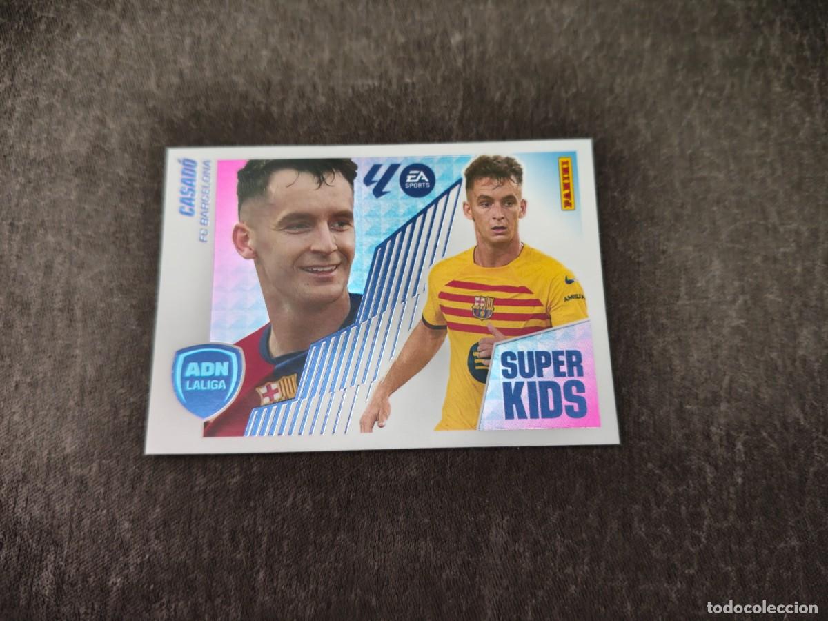 Cromos de f&uacute;tbol: Cromo 5 CASAD&Oacute; FC BARCELONA SUPER KIDS. Colecci&oacute;n LALIGA F&uacute;tbol 2025-2026 PANINI Nuevo