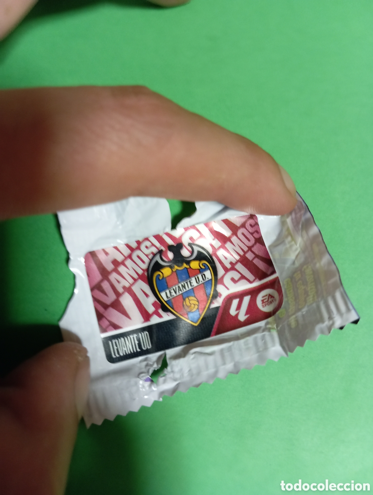 Cromos de f&uacute;tbol: Escudo del Levante / PANINI LIGA ESTE CHICLE LIGA 2026/2027