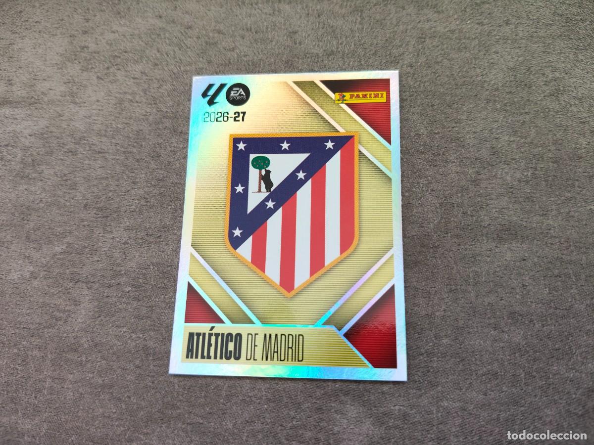 Cromos de f&uacute;tbol: Cromo 1 ESCUDO ATL&Eacute;TICO DE MADRID. Colecci&oacute;n LALIGA F&uacute;tbol 2026-2027 PANINI Nuevo