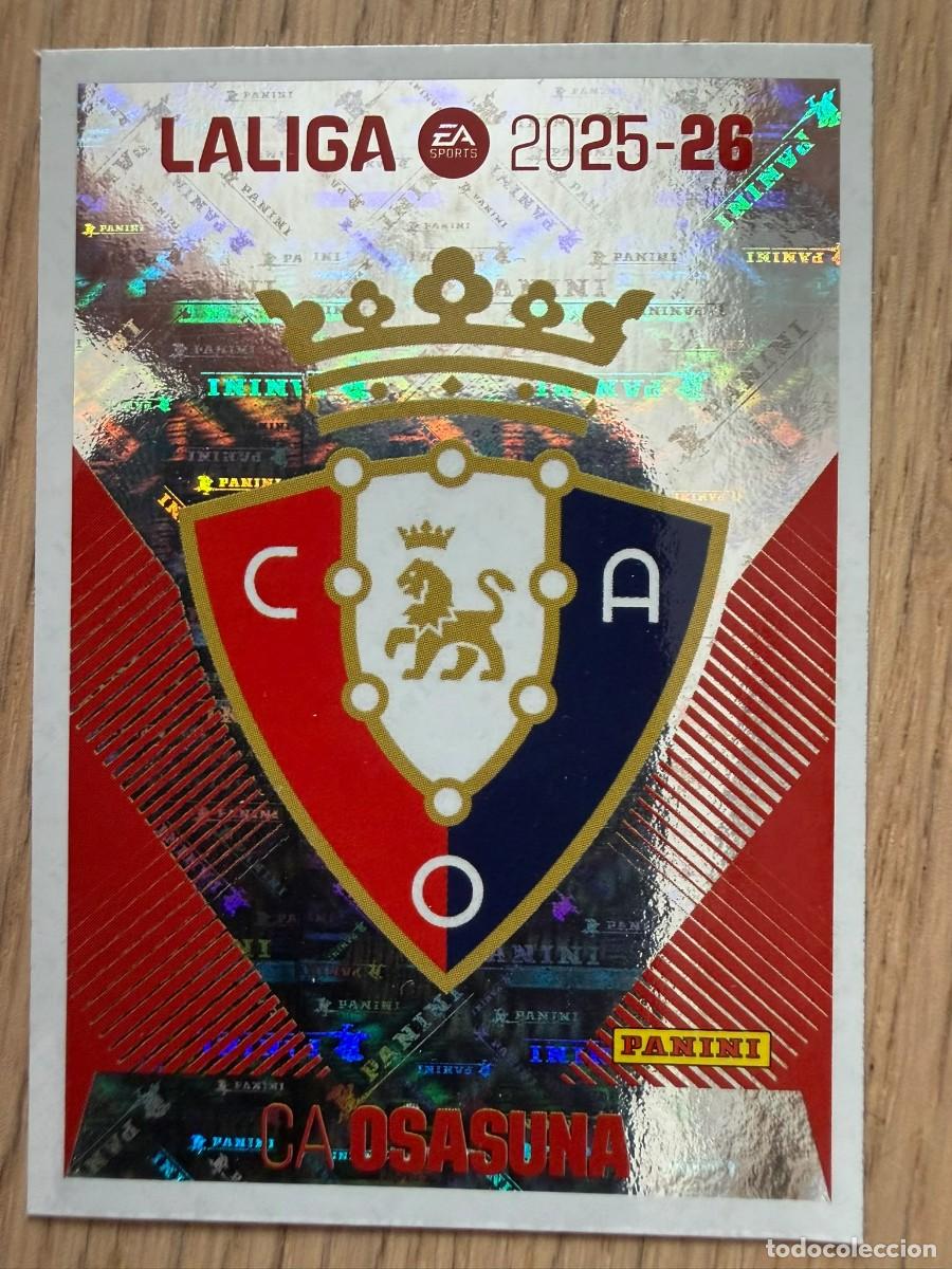 Cromos de f&uacute;tbol: 1 ESCUDO OSASUNA 25 26 2025 2026 LIGA EA SPORTS COLECCIONES ESTE SIN PEGAR STICKER