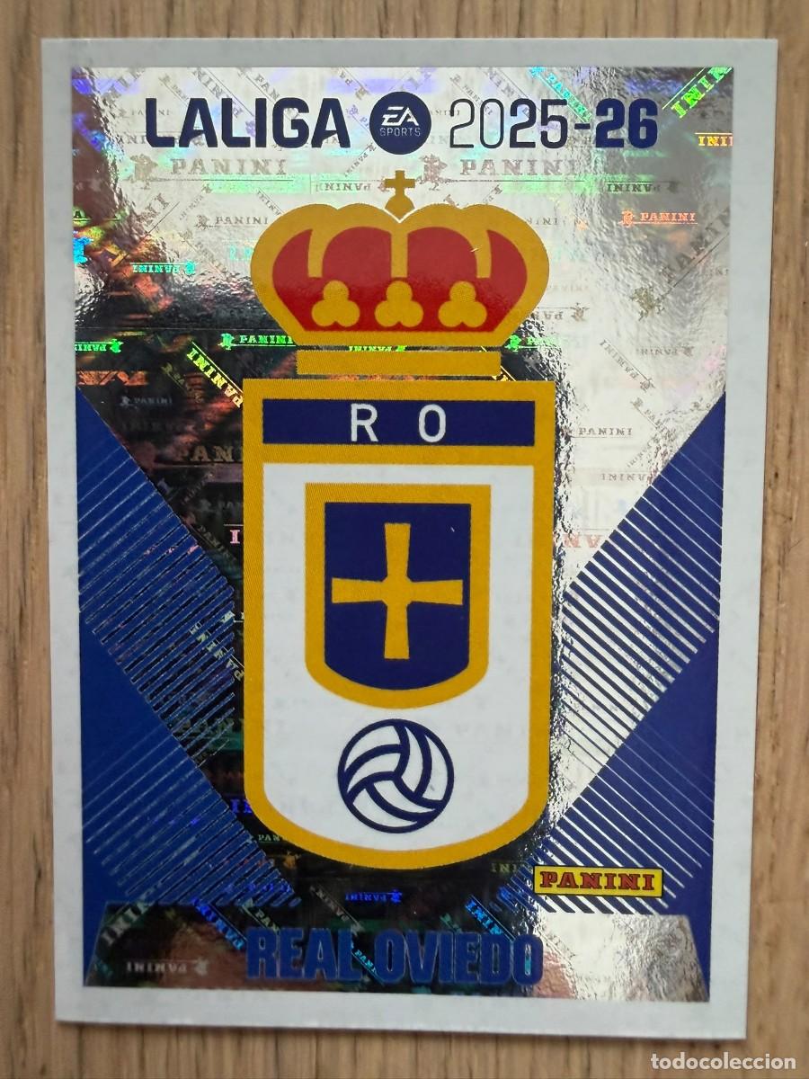 Cromos de f&uacute;tbol: 1 ESCUDO REAL OVIEDO 25 26 2025 2026 LIGA EA SPORTS COLECCIONES ESTE SIN PEGAR STICKER