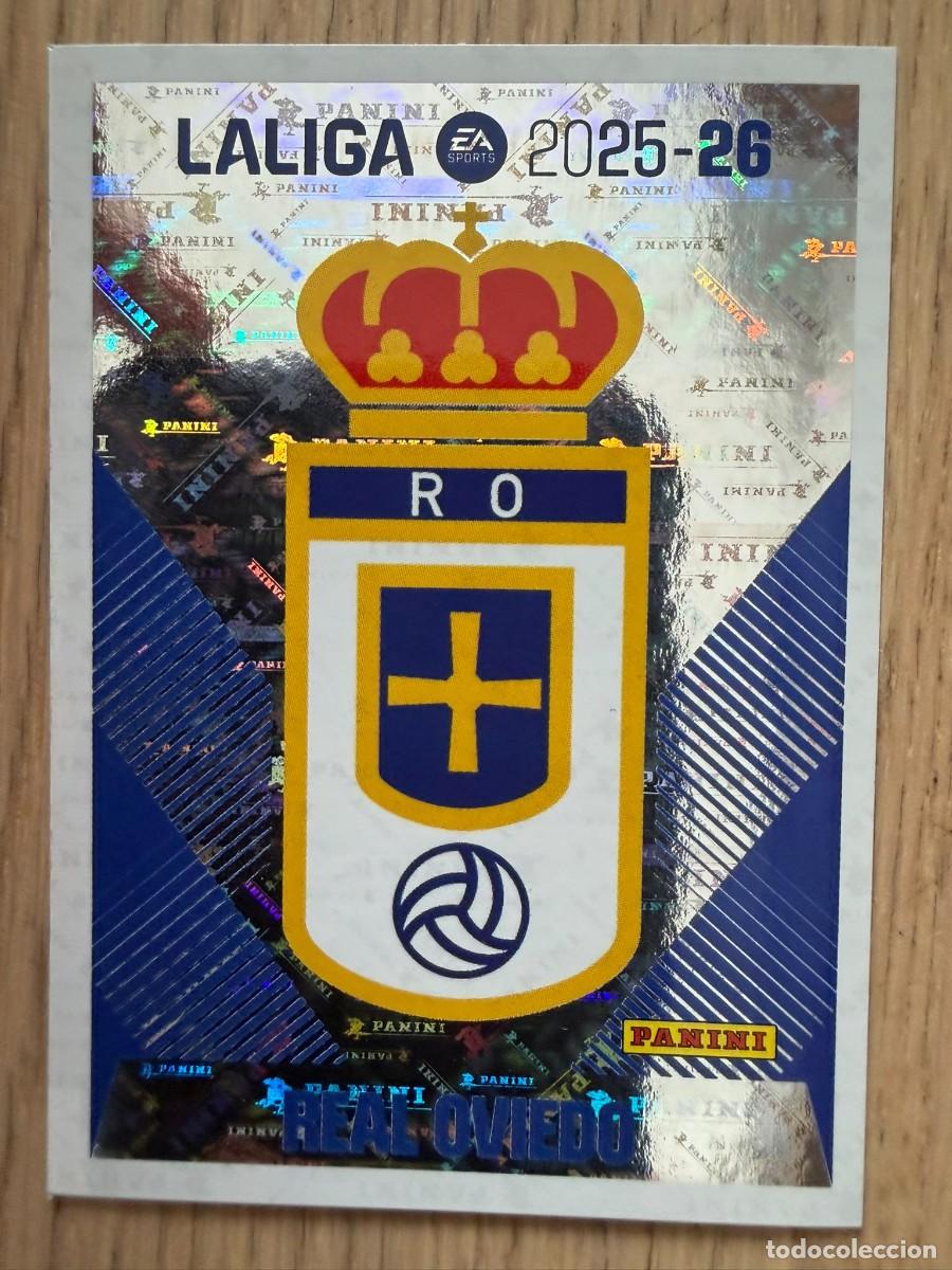 Cromos de f&uacute;tbol: 1 ESCUDO REAL OVIEDO 25 26 2025 2026 LIGA EA SPORTS COLECCIONES ESTE SIN PEGAR STICKER