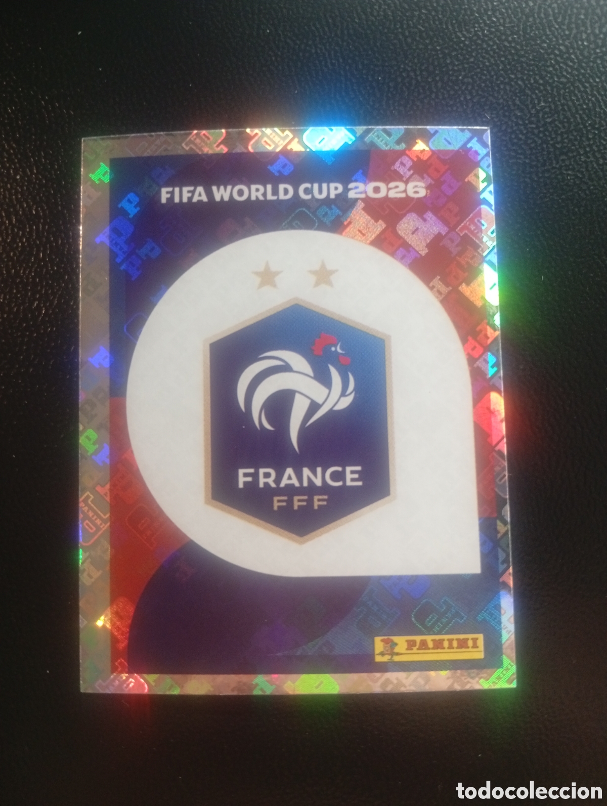 Cromos de f&uacute;tbol: FRA 1 escudo FRANCE FRANCIA MUNDIAL F&Uacute;TBOL 2026 FIFA WORLD CUP PANINI CROMO STICKER FRA1