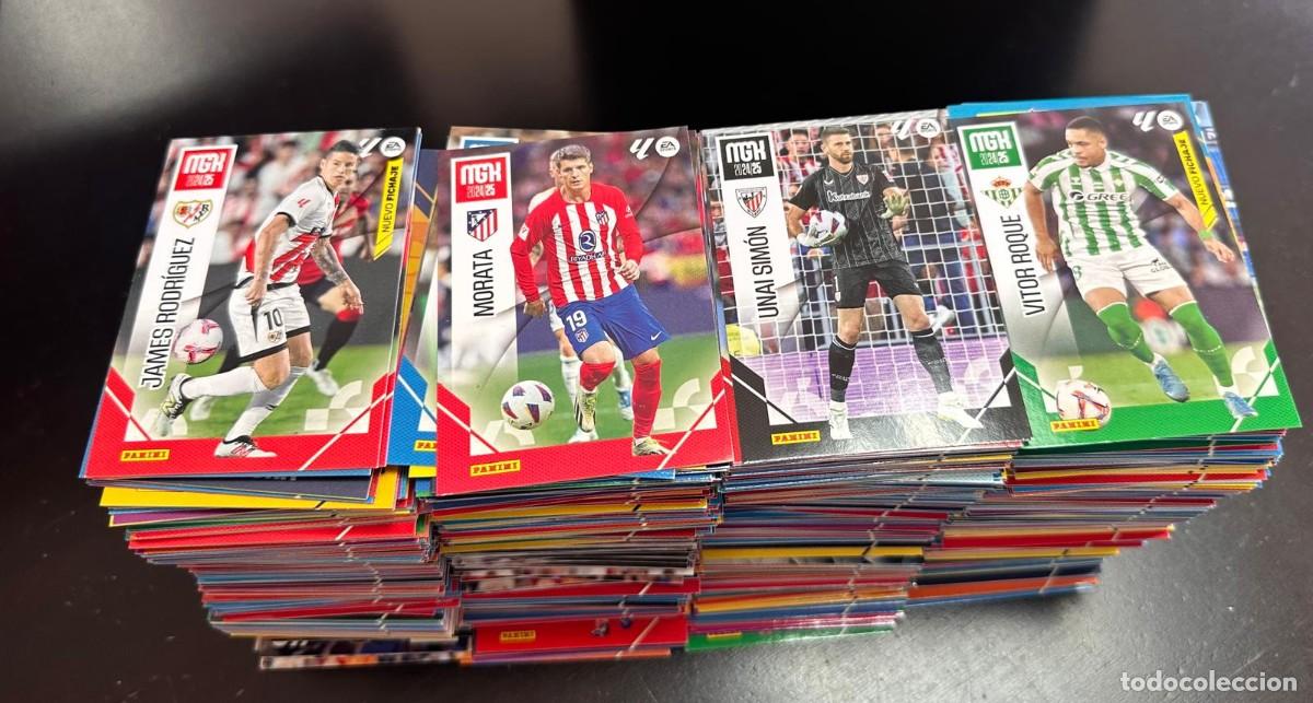Cromos de f&uacute;tbol: Lote 1100 Aprox Panini Megacracks 2025 2026 No FC Barcelona ni Real Madrid
