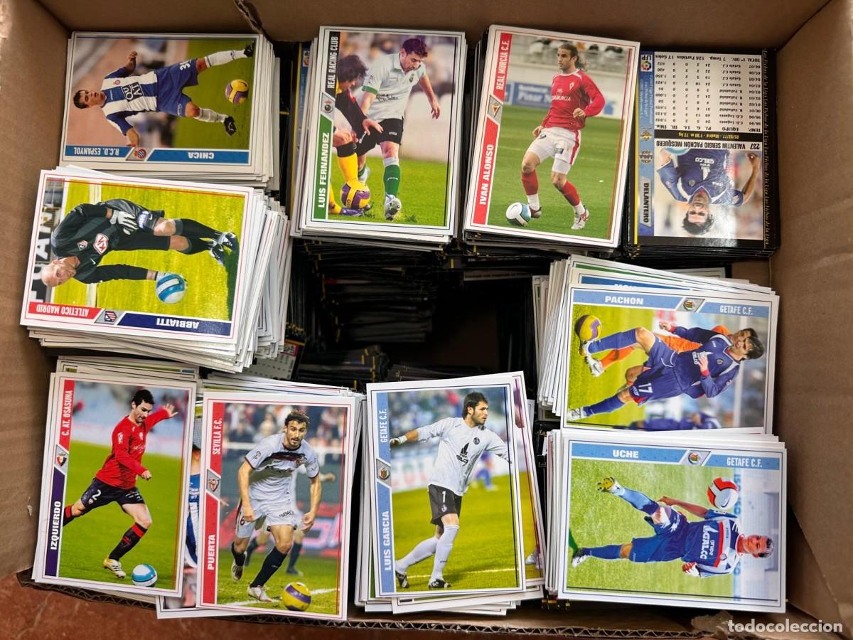 Cromos de f&uacute;tbol: Caja de 11 kg Aprox Mundicromo 2007 08 Cromos basicos Primera Edicion No FC Barcelona ni Real Madrid