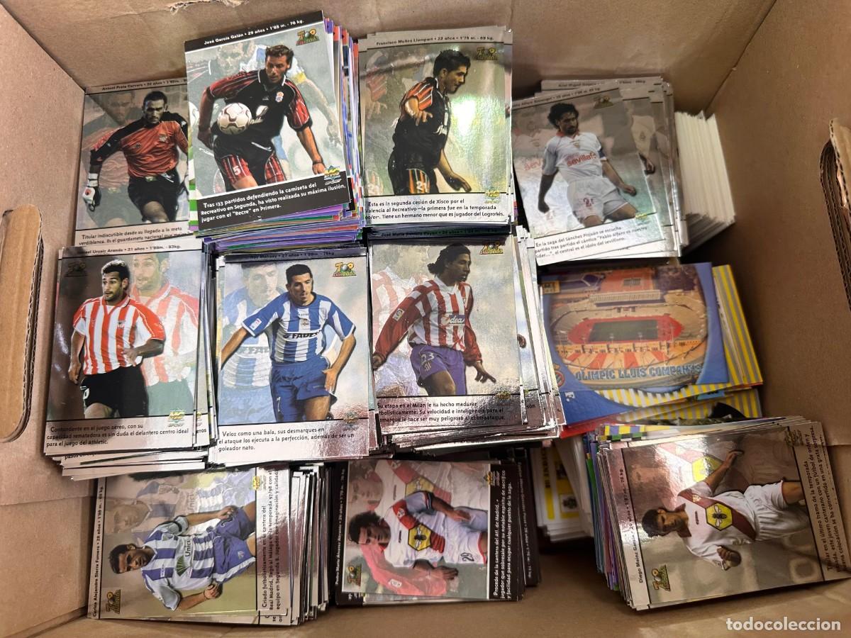 Figurine di Calcio: Caja de 8 kg Aprox Mundicromo 2002 03 Cromos basicos Primera Edicion No FC Barcelona ni Real Madrid