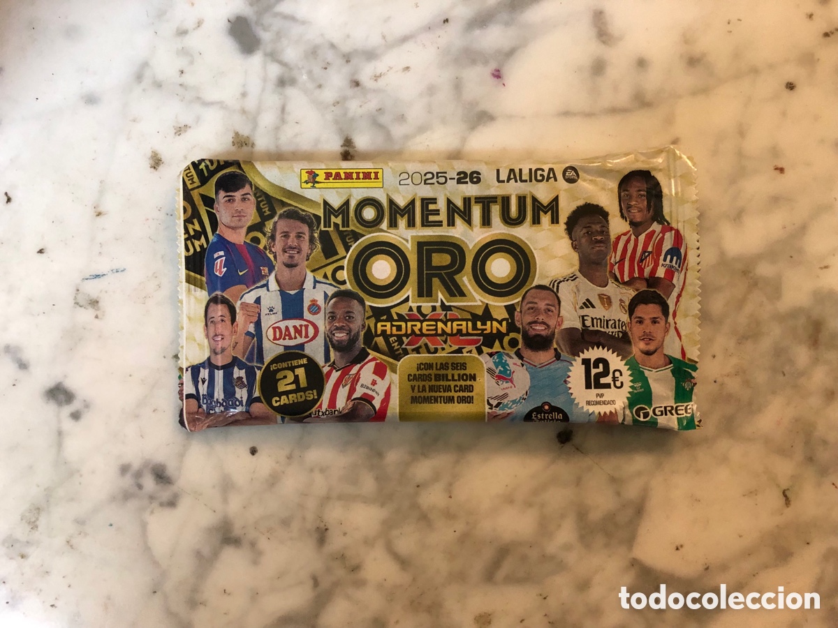 Cromos de f&uacute;tbol: Adrenalyn 2025 2026 sobre momentum sellados