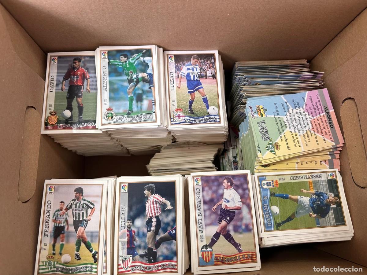 Cromos de f&uacute;tbol: Caja de 7 kg Aprox Mundicromo 1997 98 Cromos basicos Primera Edicion No FC Barcelona ni Real Madrid