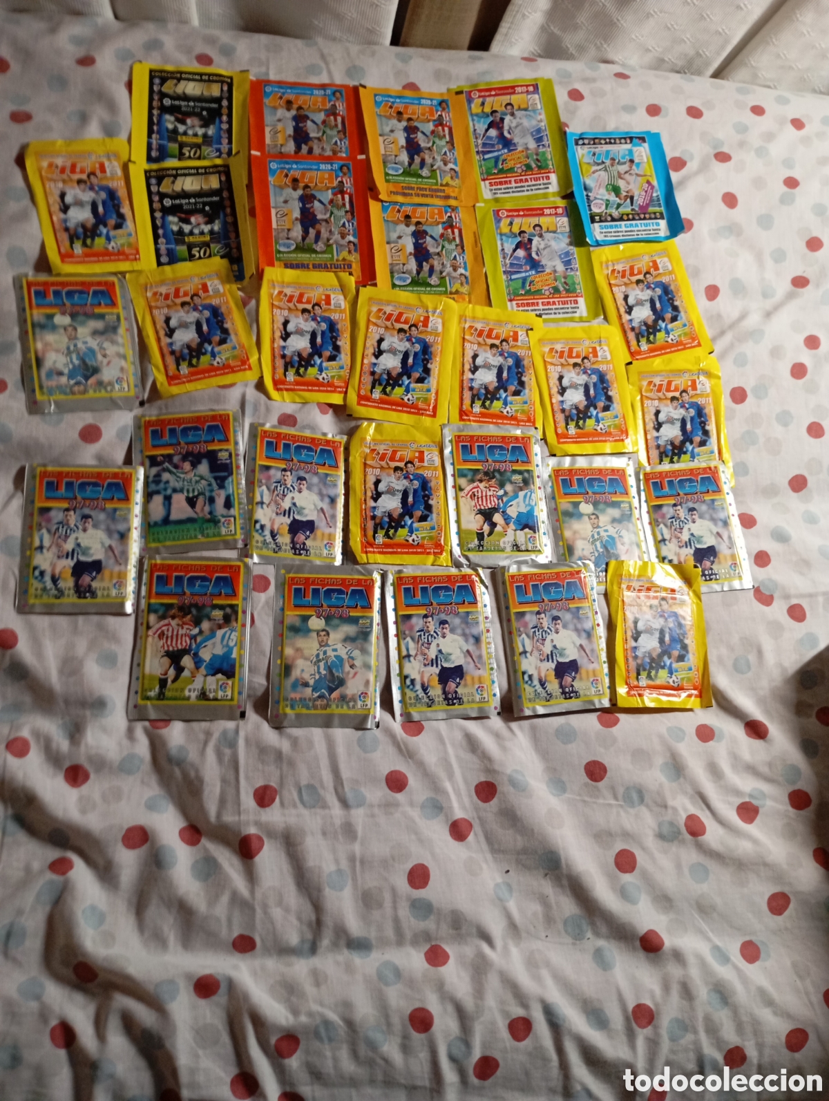 Cromos de f&uacute;tbol: 30 sobres sin abrir diferentes temporadas