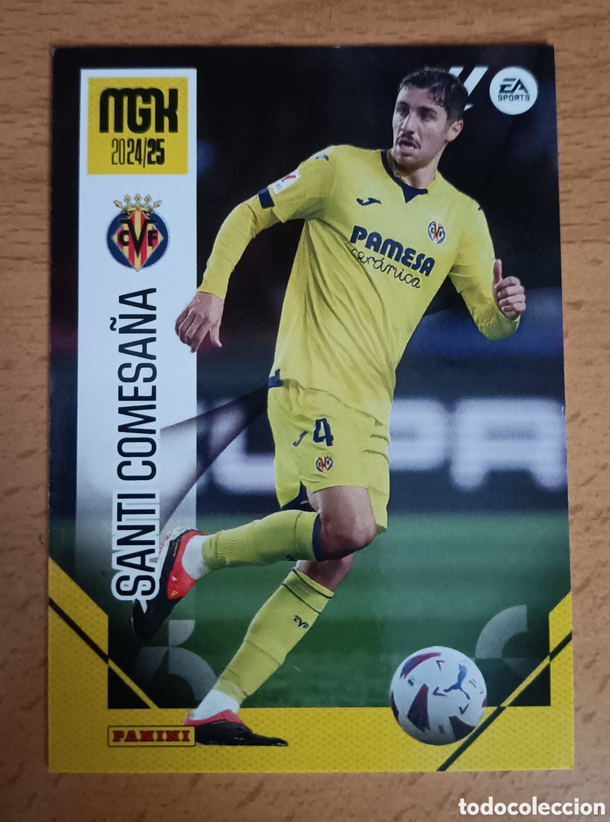 Cromos de f&uacute;tbol: Cromo error Santi Comesa&ntilde;a Villarreal Megacracks 24/25