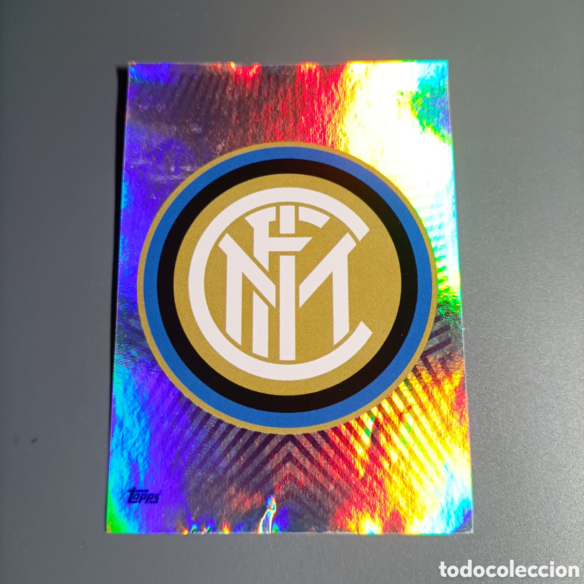 Fu&szlig;ball-Sticker: STICKER TOPPS. UEFA CHAMPIONS LEAGUE 2019-2020 №194 3SCUDO INTER MILANO