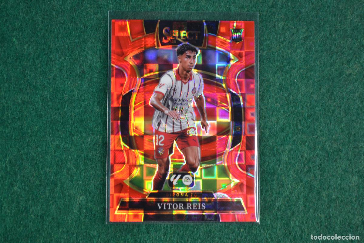 Cartes &agrave; collectionner de Football: PANINI SELECT LA LIGA 2025-26 - 80 VITOR REIS (GIRONA FC) PARALELA RED PANDORA