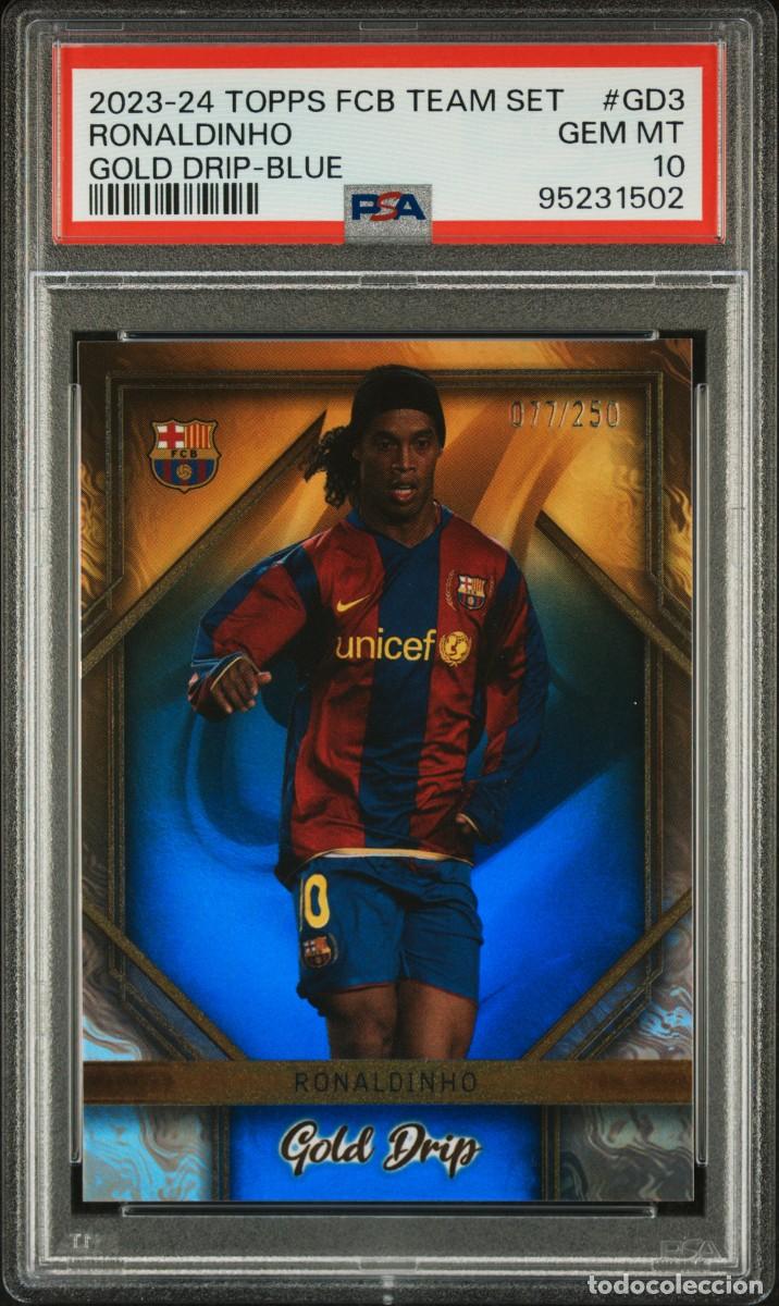 Cromos de f&uacute;tbol: Ronaldinho 077/250 GD3 FC Barcelona Topps Team Set Gold Drip Blue 2023 24 Psa 10