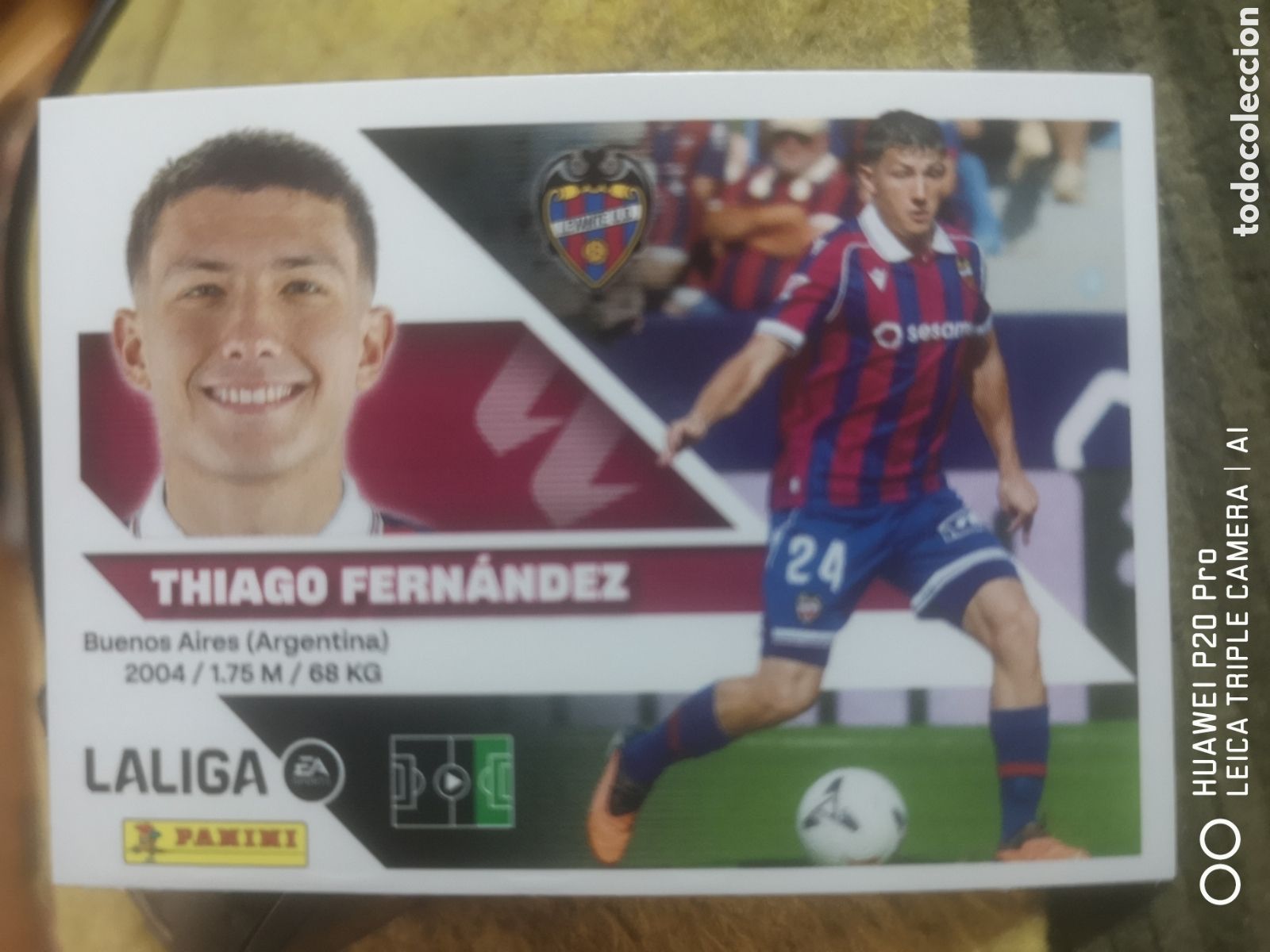 Cromos de Futebol: LIGA ESTE 2026 2027 2026 27 COLOCA THIAGO FERNANDEZ 16 BIS LEVANTE