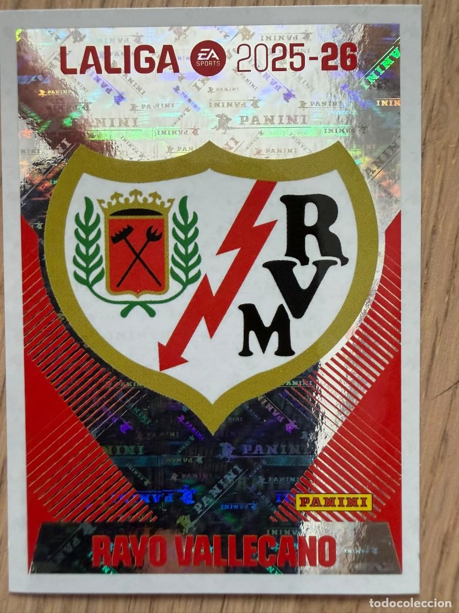 Cromos de f&uacute;tbol: 1 ESCUDO RAYO VALLECANO 25 26 2025 2026 LIGA EA SPORTS COLECCIONES ESTE SIN PEGAR STICKER