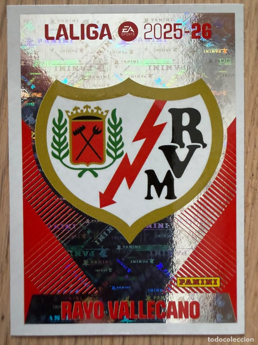 Cromos de f&uacute;tbol: 1 ESCUDO RAYO VALLECANO 25 26 2025 2026 LIGA EA SPORTS COLECCIONES ESTE SIN PEGAR STICKER