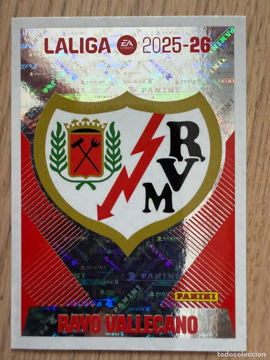 Cromos de f&uacute;tbol: 1 ESCUDO RAYO VALLECANO 25 26 2025 2026 LIGA EA SPORTS COLECCIONES ESTE SIN PEGAR STICKER