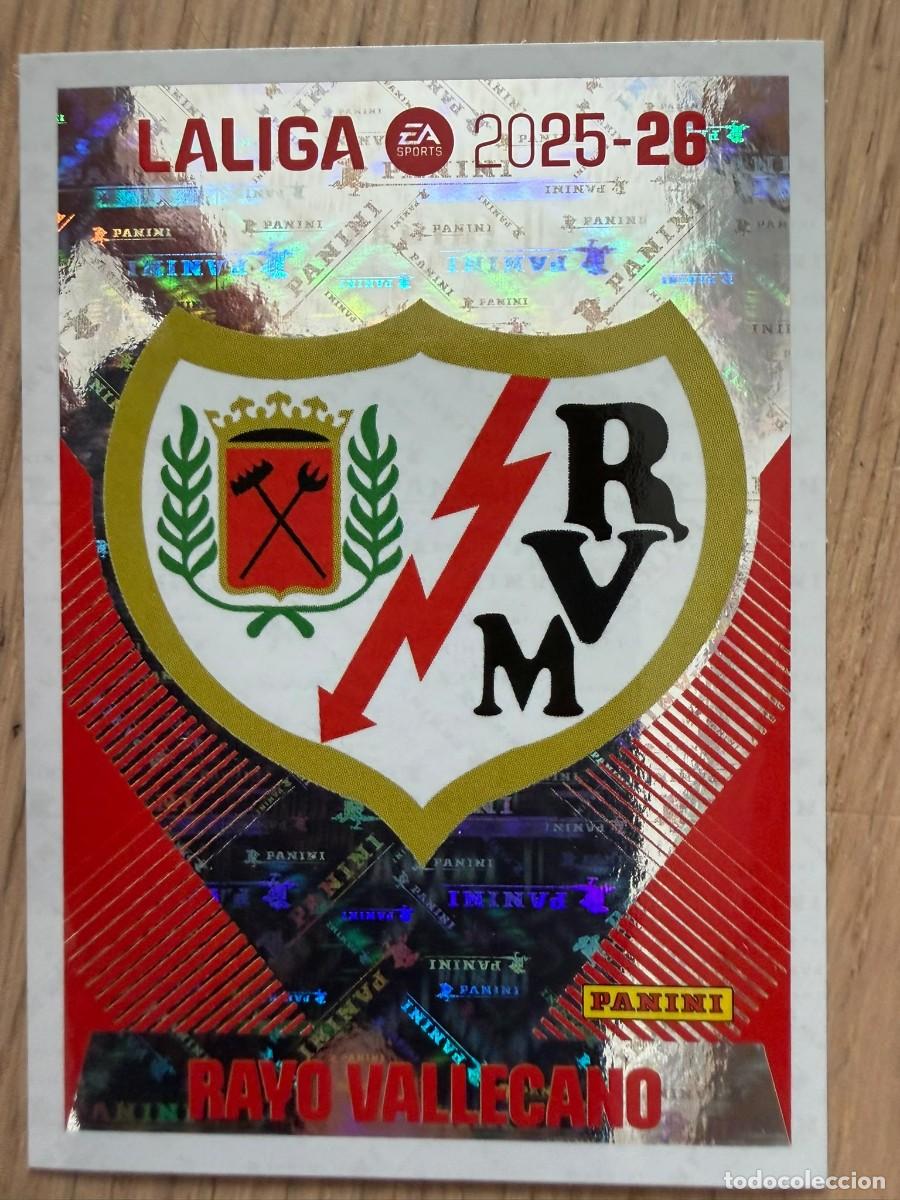 Cromos de f&uacute;tbol: 1 ESCUDO RAYO VALLECANO 25 26 2025 2026 LIGA EA SPORTS COLECCIONES ESTE SIN PEGAR STICKER