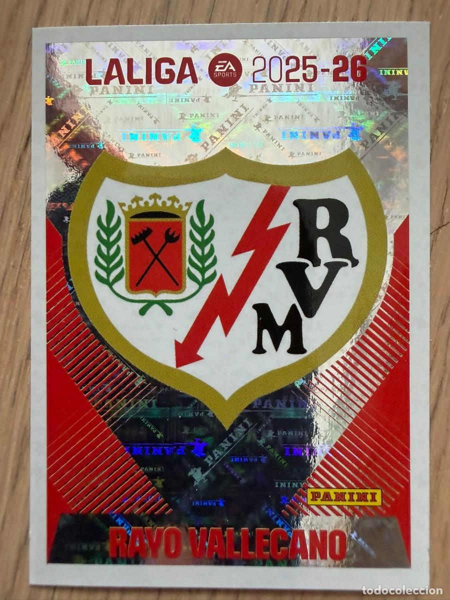 Cromos de f&uacute;tbol: 1 ESCUDO RAYO VALLECANO 25 26 2025 2026 LIGA EA SPORTS COLECCIONES ESTE SIN PEGAR STICKER