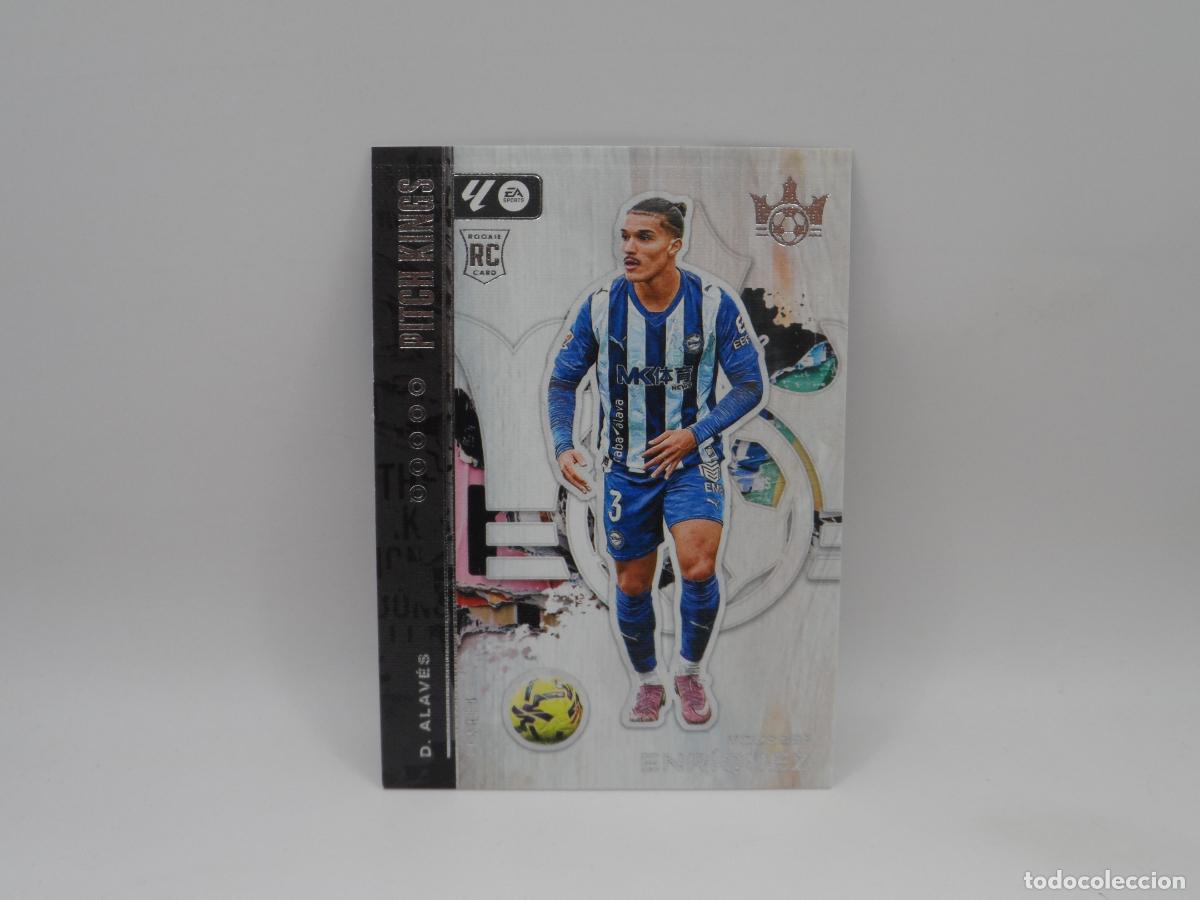 Fu&szlig;ball-Sticker: 71 YOUSSEF ENRIQUEZ DEPORTIVO ALAVES ROOKIE PANINI PITCH KINGS 2025 2026 25 26