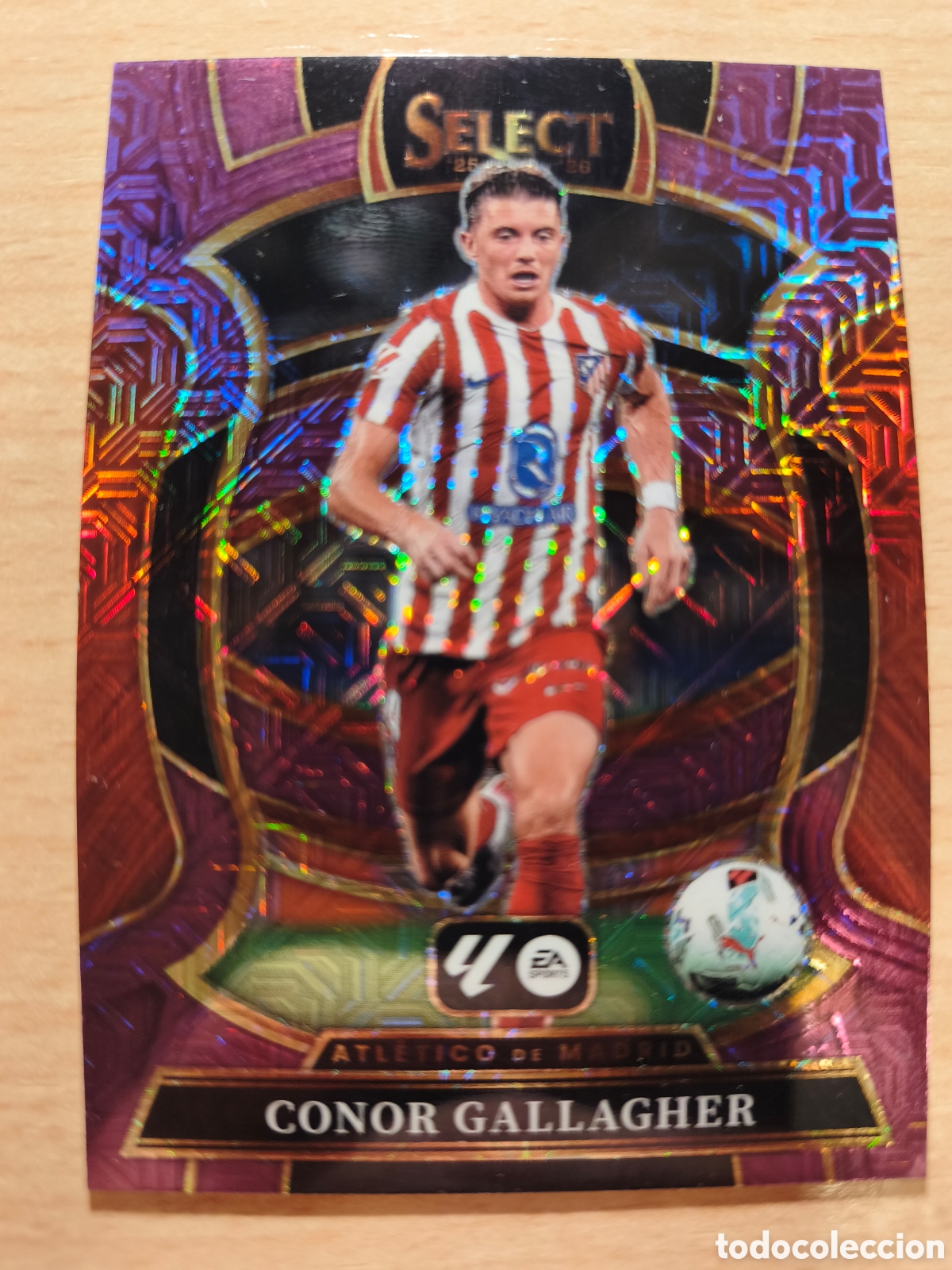 Cromos de Futebol: 15 CONOR GALLAGHER PURPLE MOJO TERRACE ATL&Eacute;TICO DE MADRID SELECT LA LIGA 2025 2026 PANINI 25 26