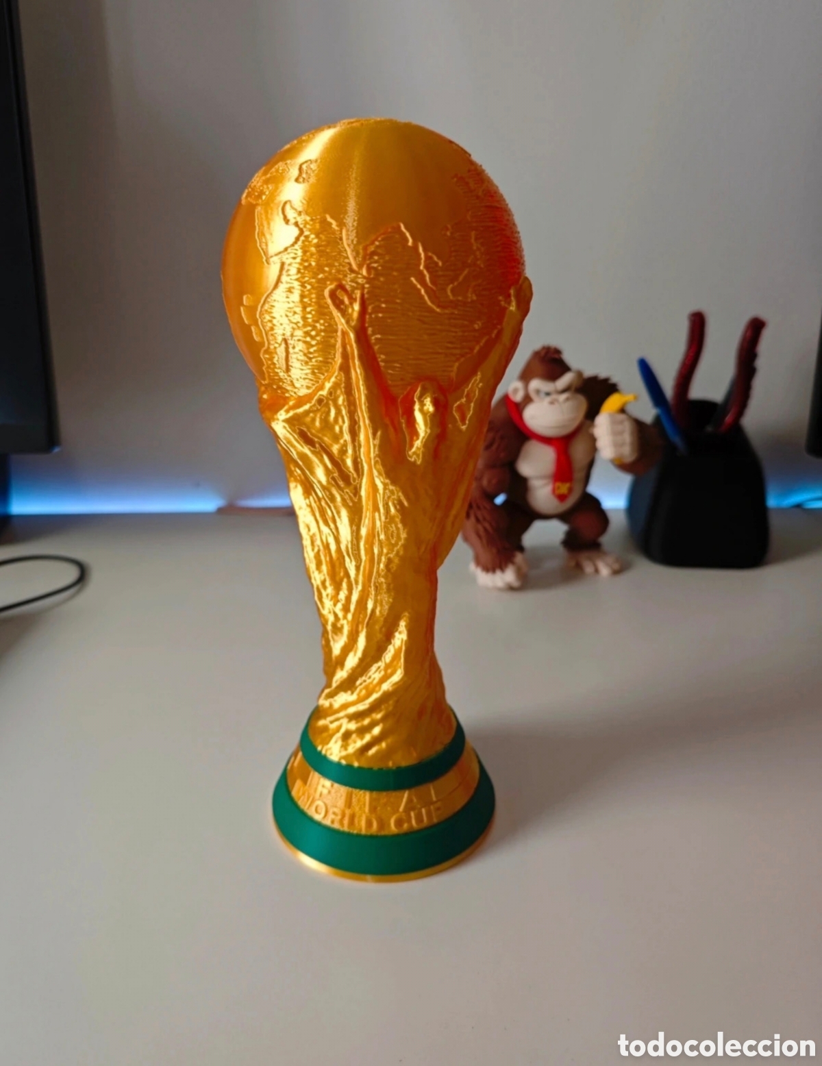 Cromos de f&uacute;tbol: Copa del mundo 25cm muy detallada
