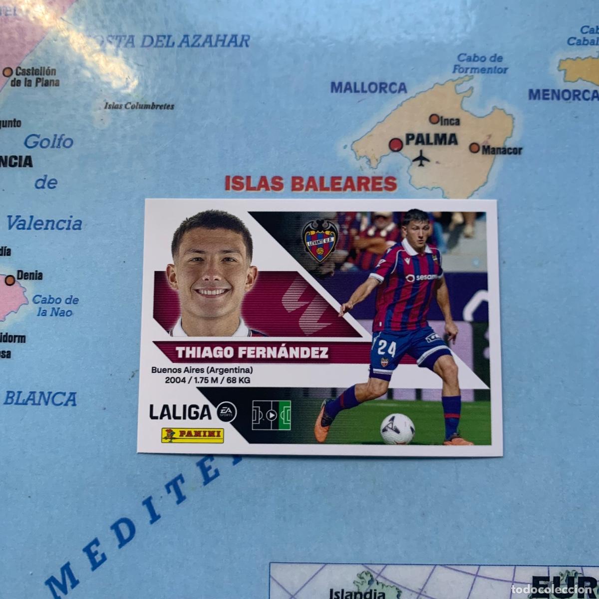 Cromos de f&uacute;tbol: Thiago Fern&aacute;ndez coloca n&uacute;mero 16 Bis Del Levante cromo de la liga este 26-27 2026-2027