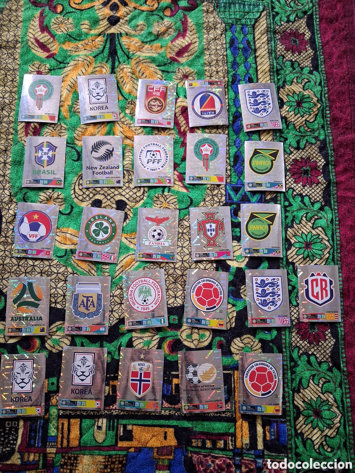 Cromos de f&uacute;tbol: Lote de 27 escudos mundial femenino australia