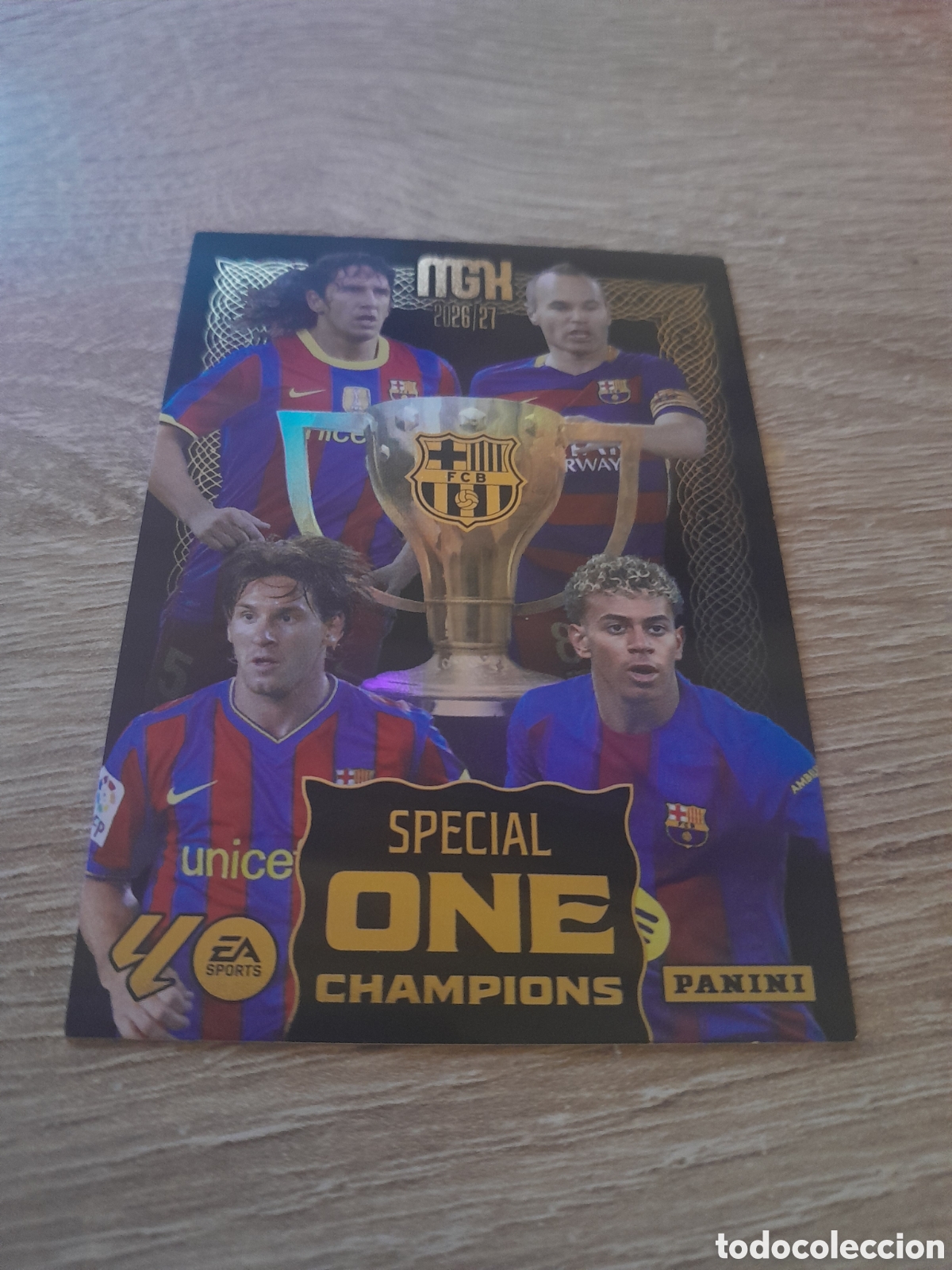 Cartes &agrave; collectionner de Football: Megacracks 2026 2027. Barcelona Special One Champions tin box