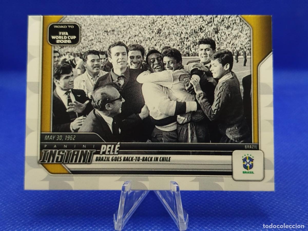 Cromos de f&uacute;tbol: #26 PEL&Eacute; 2026 PANINI INSTANT ROAD TO FIFA WORLD CUP 30/05/62 BRAZIL GOES BACK-TO-BACK IN CHILE 1/690