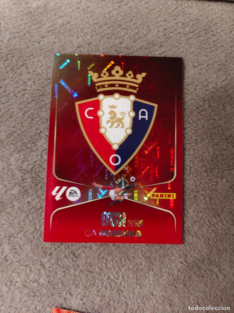Figurine di Calcio: 253 MEGACRACKS MGK 25 26 ESCUDO C.A. OSASUNA BASE CARD LALIGA PANINI LA LIGA 2025 2026