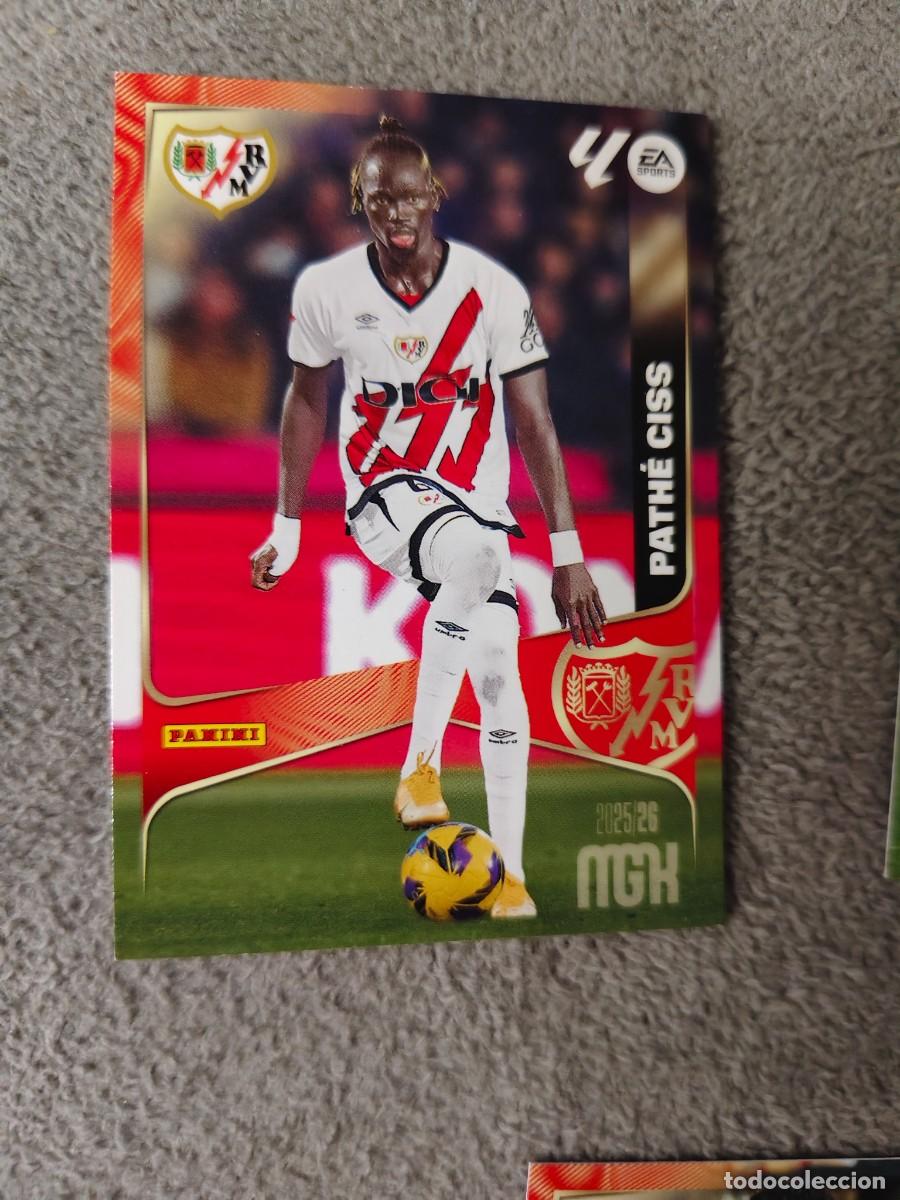 Fu&szlig;ball-Sticker: 297 MEGACRACKS MGK 25 26 PATH&Eacute; CISS RAYO VALLECANO BASE CARD LALIGA PANINI LA LIGA 2025 2026