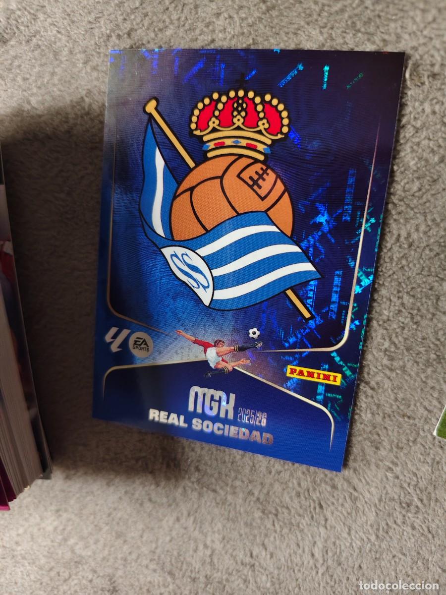 Cromos de f&uacute;tbol: 307 MEGACRACKS MGK 25 26 ESCUDO REAL SOCIEDAD BASE CARD LALIGA PANINI LA LIGA 2025 2026