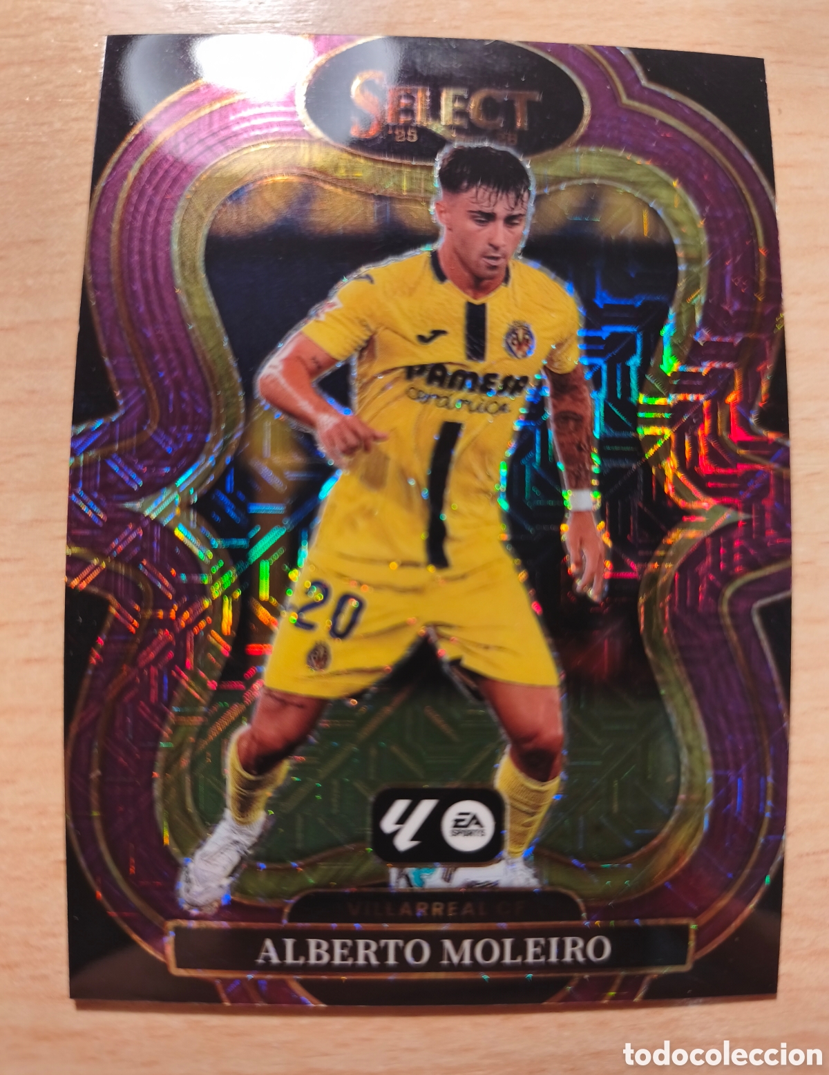 Cromos de Futebol: 142 ALBERTO MOLEIRO PURPLE MOJO VILLARREAL SELECT LA LIGA 2025 2026 PANINI 25 26 PARALELA LILA