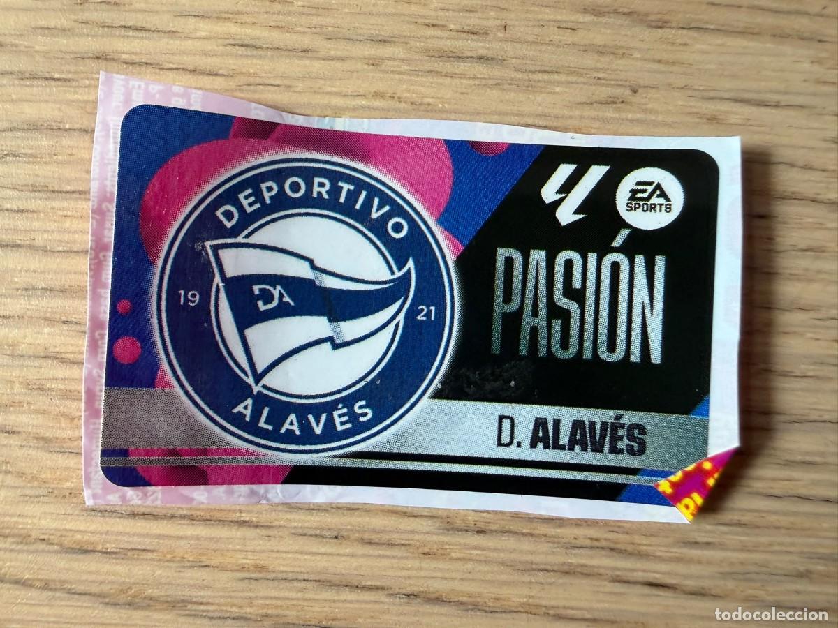 Cromos de f&uacute;tbol: ESCUDO ALAVES PASION 25 26 2025 2026 LIGA EA SPORTS CHICLES CHICLE ESTE SIN PEGAR