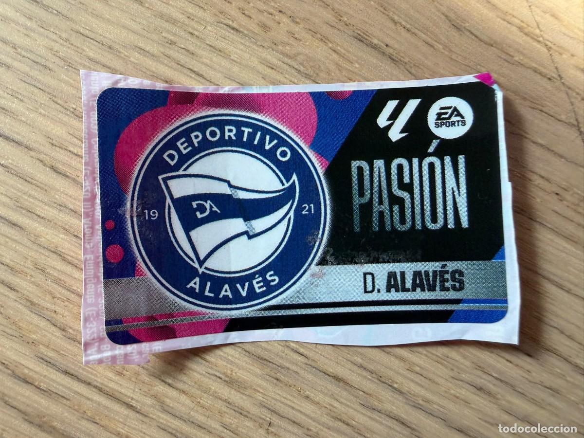 Cromos de f&uacute;tbol: ESCUDO ALAVES PASION 25 26 2025 2026 LIGA EA SPORTS CHICLES CHICLE ESTE SIN PEGAR