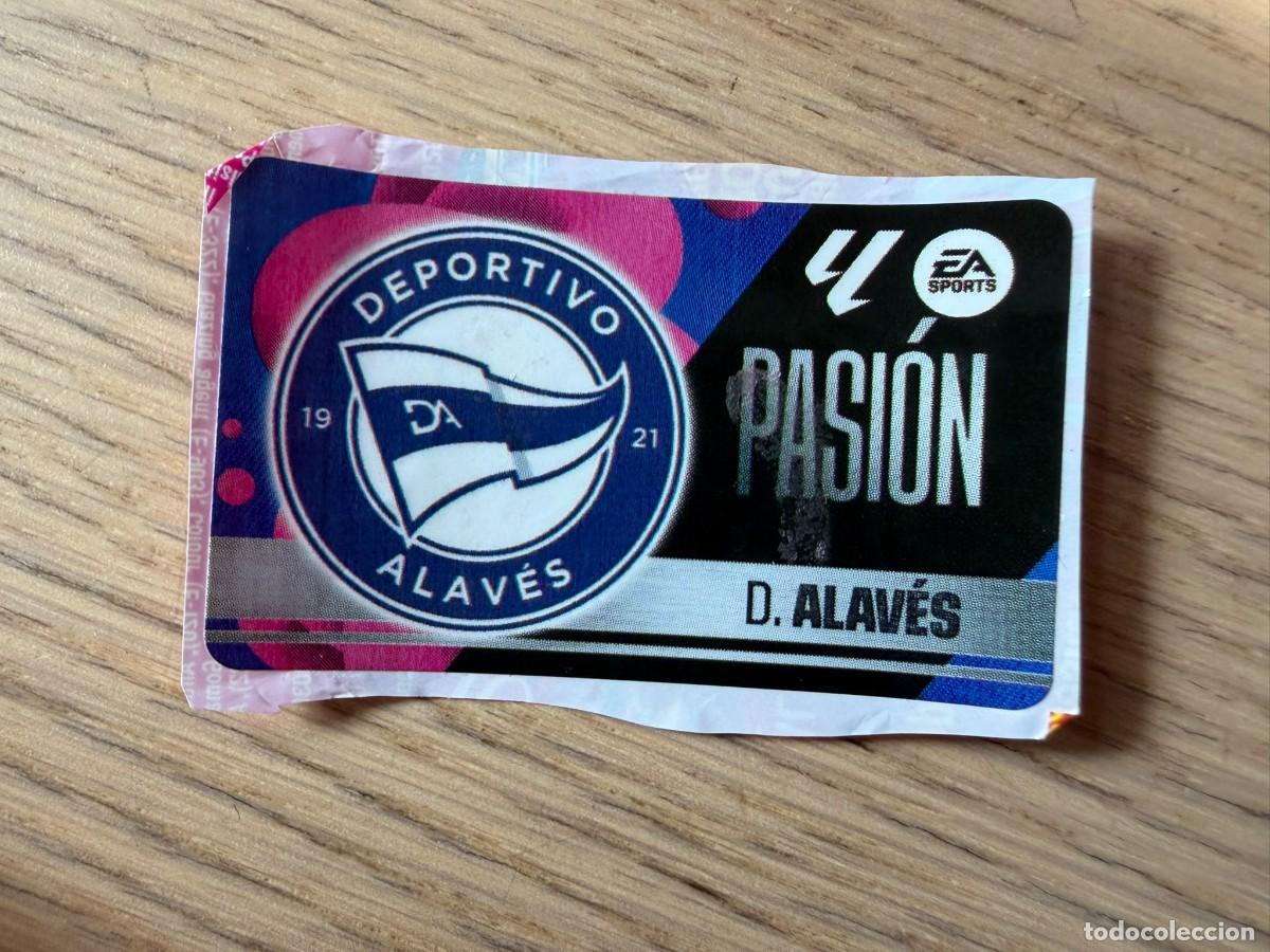 Cromos de f&uacute;tbol: ESCUDO ALAVES PASION 25 26 2025 2026 LIGA EA SPORTS CHICLES CHICLE ESTE SIN PEGAR