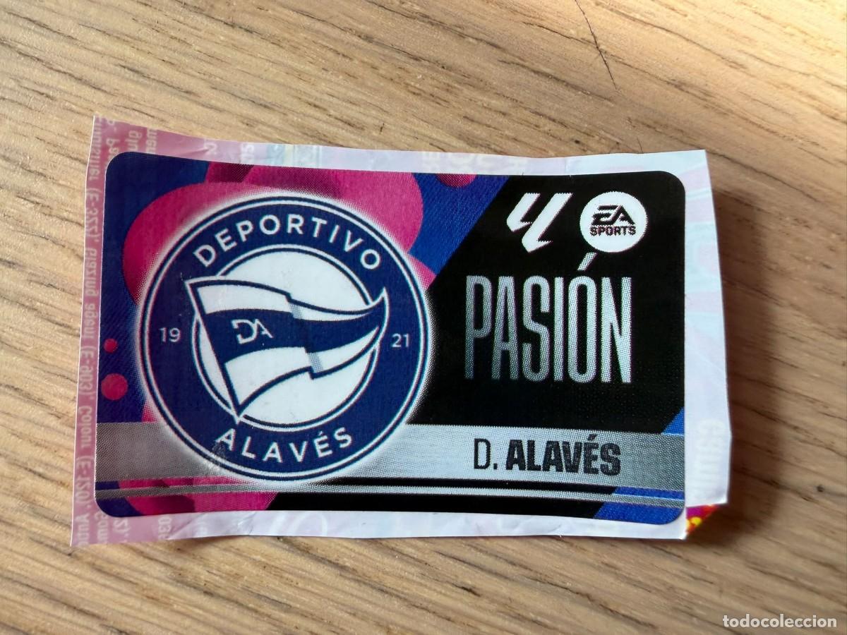Cromos de f&uacute;tbol: ESCUDO ALAVES PASION 25 26 2025 2026 LIGA EA SPORTS CHICLES CHICLE ESTE SIN PEGAR