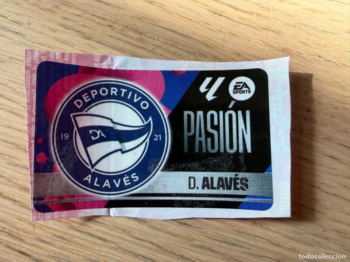 Cromos de f&uacute;tbol: ESCUDO ALAVES PASION 25 26 2025 2026 LIGA EA SPORTS CHICLES CHICLE ESTE SIN PEGAR