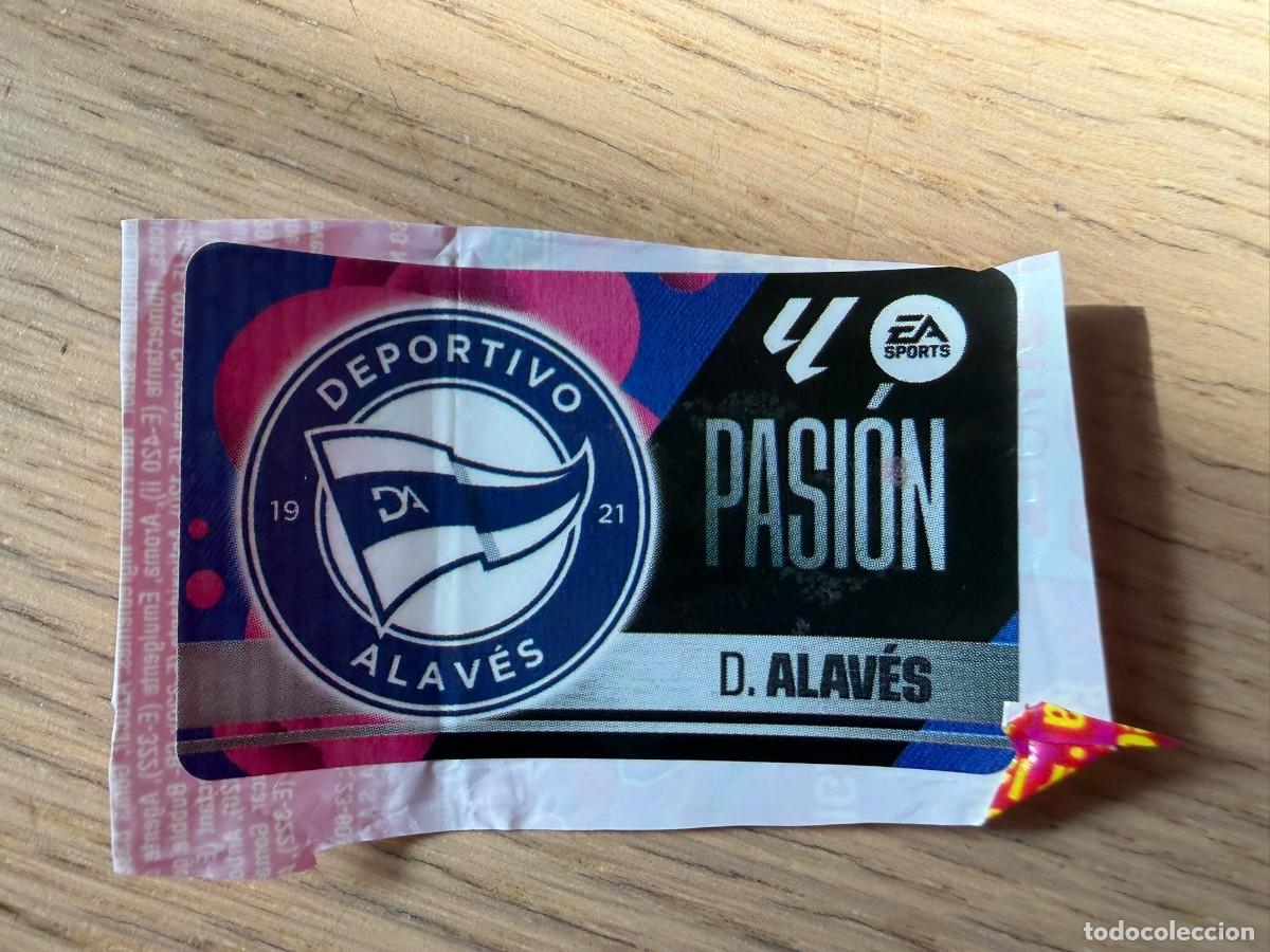 Cromos de f&uacute;tbol: ESCUDO ALAVES PASION 25 26 2025 2026 LIGA EA SPORTS CHICLES CHICLE ESTE SIN PEGAR