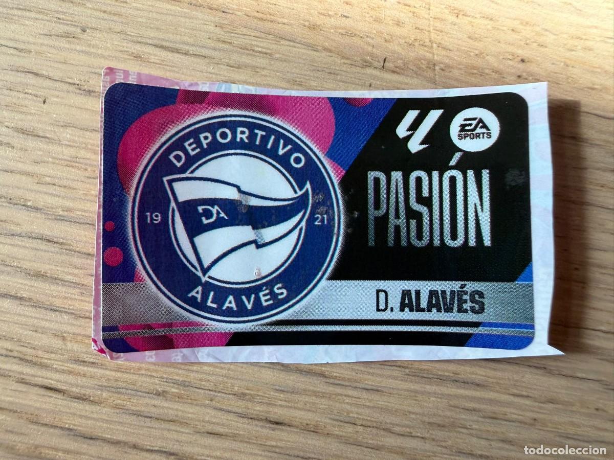 Cromos de f&uacute;tbol: ESCUDO ALAVES PASION 25 26 2025 2026 LIGA EA SPORTS CHICLES CHICLE ESTE SIN PEGAR