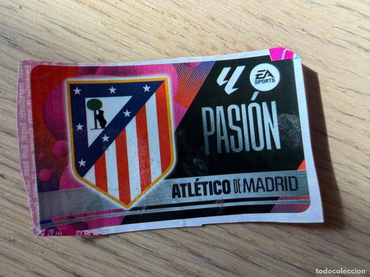 Cromos de f&uacute;tbol: ESCUDO ATLETICO MADRID PASION 25 26 2025 2026 LIGA EA SPORTS CHICLES CHICLE ESTE SIN PEGAR