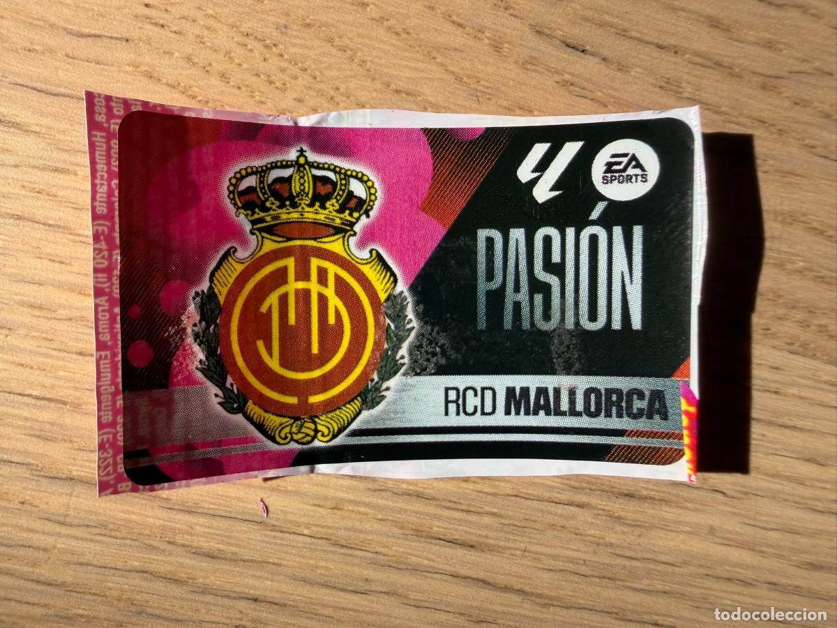 Cromos de f&uacute;tbol: ESCUDO MALLORCA PASION 25 26 2025 2026 LIGA EA SPORTS CHICLES CHICLE ESTE SIN PEGAR