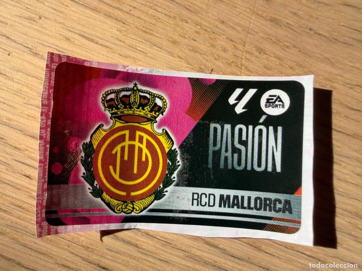 Cromos de f&uacute;tbol: ESCUDO MALLORCA PASION 25 26 2025 2026 LIGA EA SPORTS CHICLES CHICLE ESTE SIN PEGAR