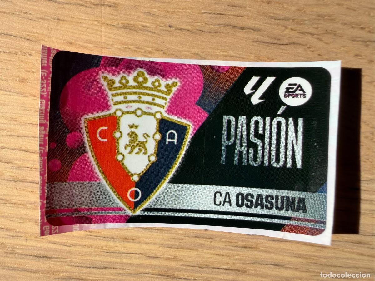 Cromos de f&uacute;tbol: ESCUDO OSASUNA PASION 25 26 2025 2026 LIGA EA SPORTS CHICLES CHICLE ESTE SIN PEGAR