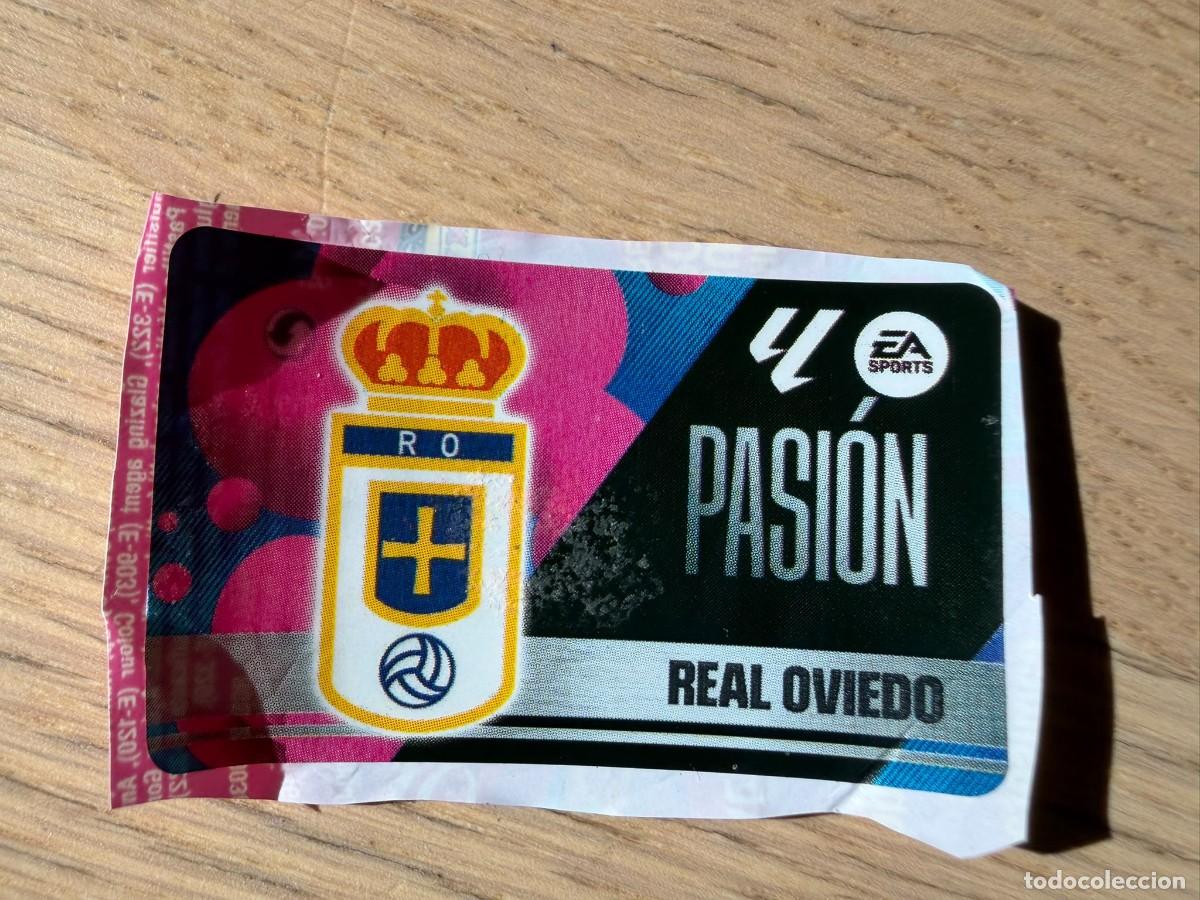 Cromos de f&uacute;tbol: ESCUDO REAL OVIEDO PASION 25 26 2025 2026 LIGA EA SPORTS CHICLES CHICLE ESTE SIN PEGAR