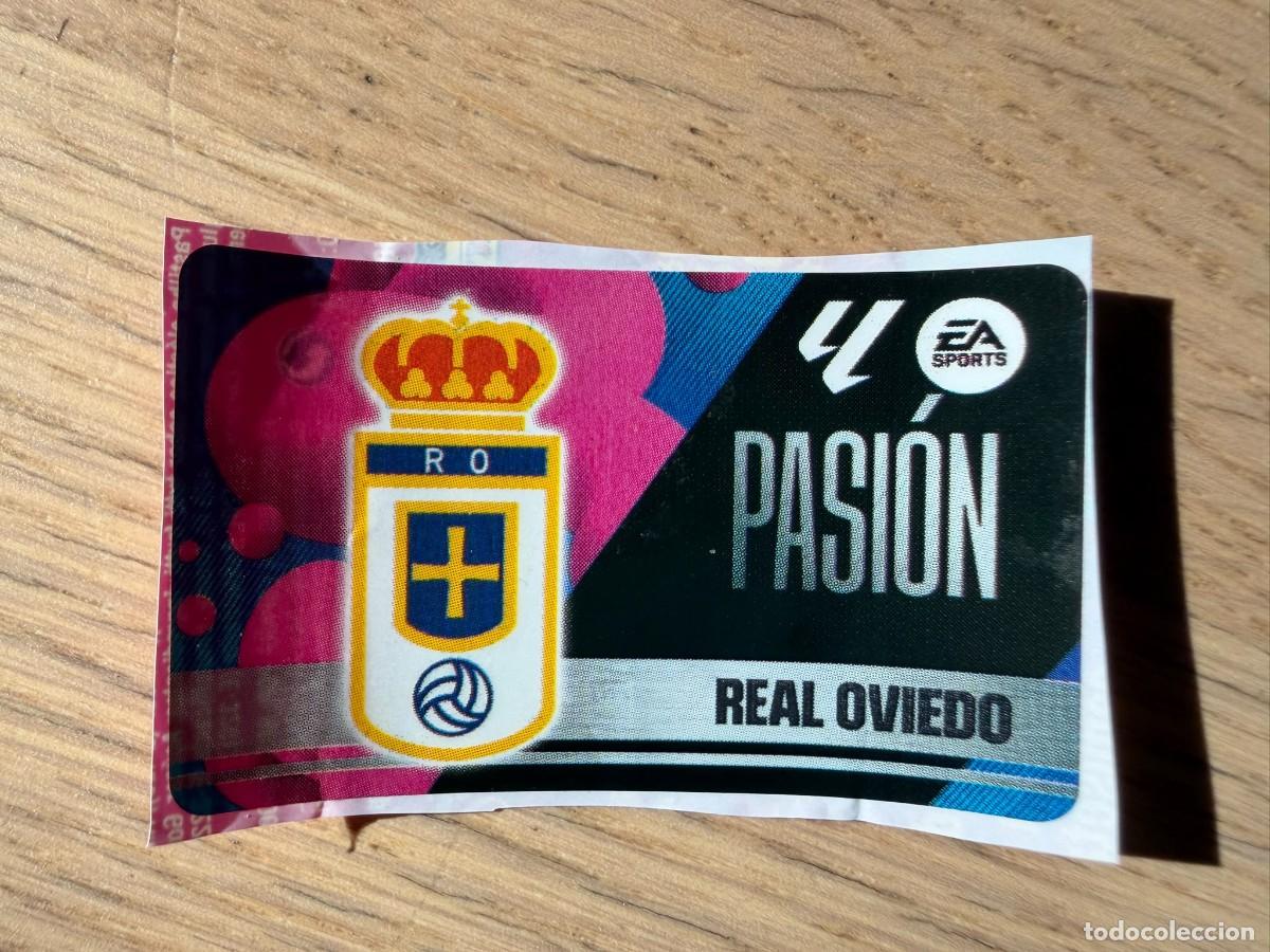 Cromos de f&uacute;tbol: ESCUDO REAL OVIEDO PASION 25 26 2025 2026 LIGA EA SPORTS CHICLES CHICLE ESTE SIN PEGAR